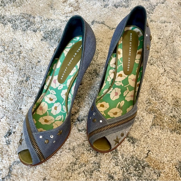 Marc by Marc Jacobs denim peep toe heels embellishment. Size 40 US 9.5-10 - Picture 3 of 7